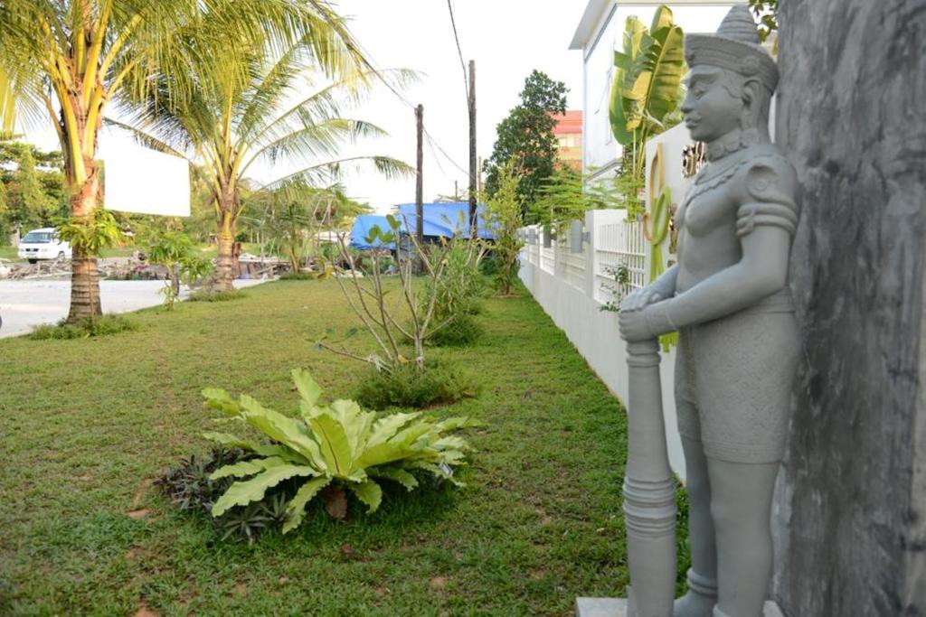 Ropanha Boutique Hotel Sihanoukville Exterior photo